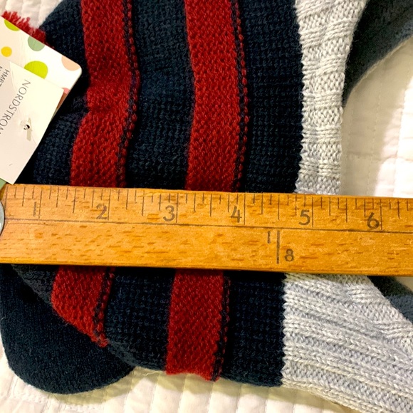 New, unworn Little Me knit hat and mittens set. - Picture 8 of 10